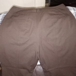 Women's dark brown dress pants no wear or tears, like new never worn. Size 10P